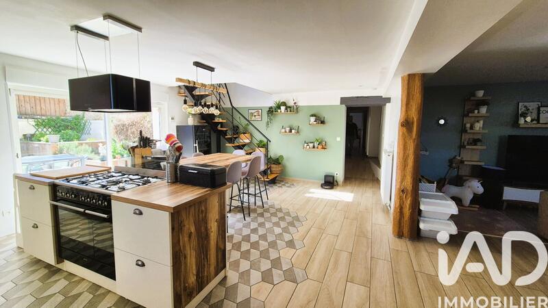 Maison - 252 m² - 7 pièces