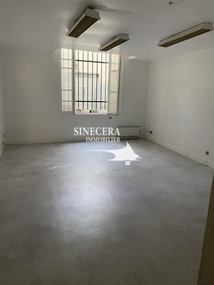 Local d'activités - 64 m²