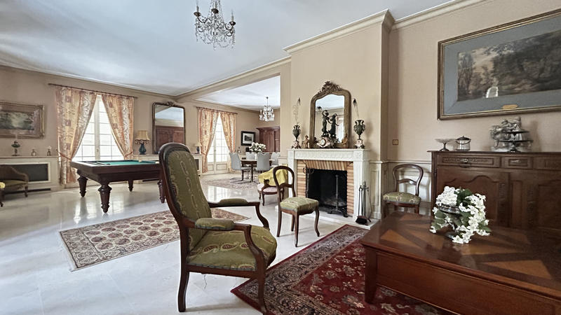 Maison - 342 m² - 10 pièces