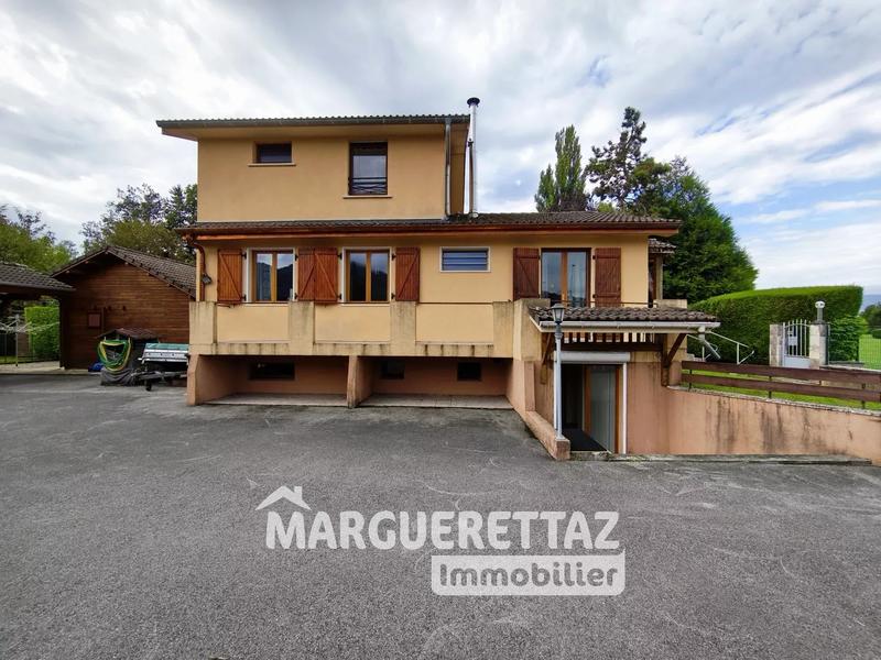 Maison - 198 m² - 8 pièces
