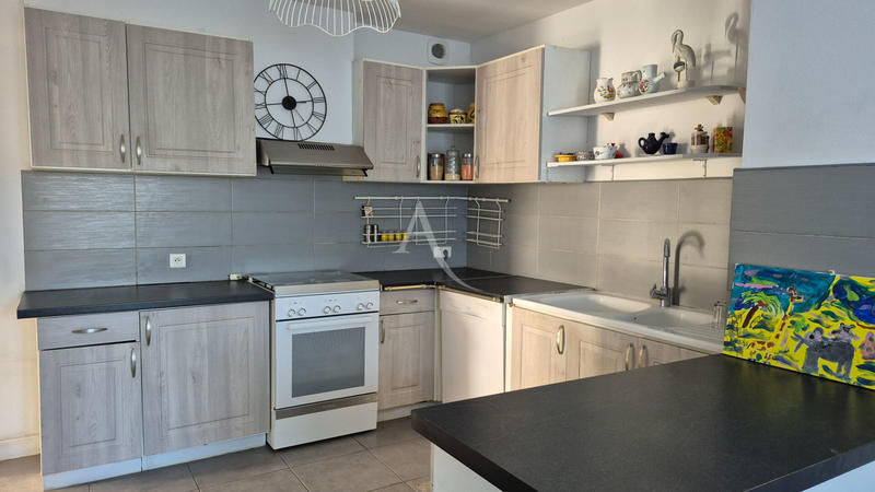 Maison - 247 m² - 8 pièces