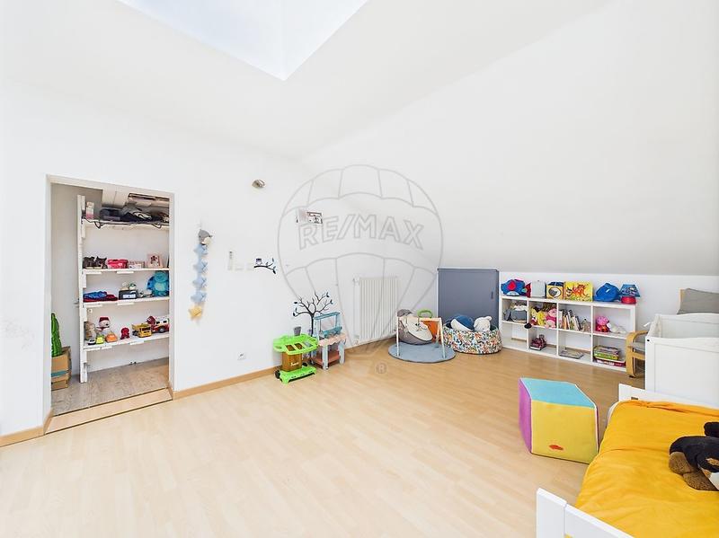 Maison - 233 m² - 8 pièces