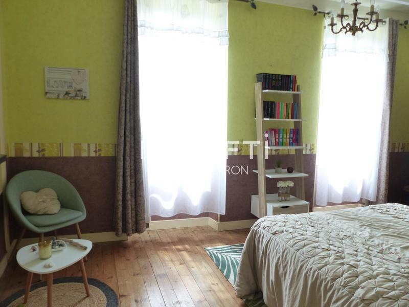 Maison - 201 m² - 7 pièces