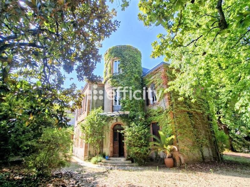 Demeure - 264 m² - 11 pièces