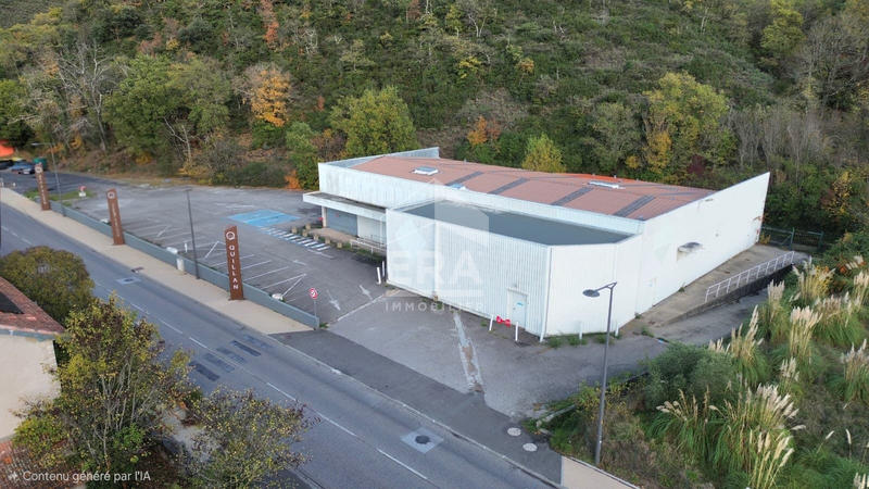 Local commercial - 673 m²