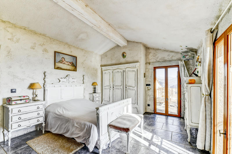 Propriété - 678 m² - 9 pièces