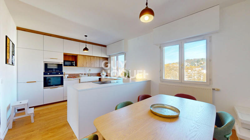 Appartement - 125 m² - 5 pièces