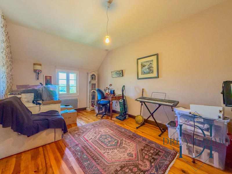 Maison - 200 m² - 7 pièces