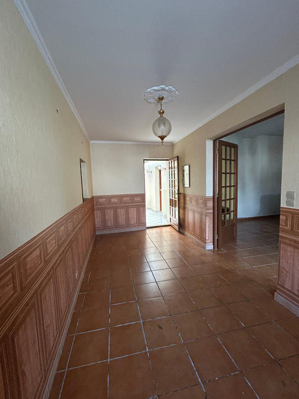 Maison - 230 m² - 10 pièces