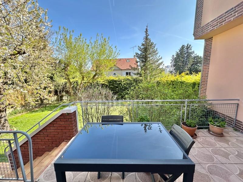 Maison - 210 m² - 8 pièces