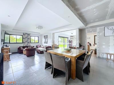 Maison - 266 m² - 7 pièces