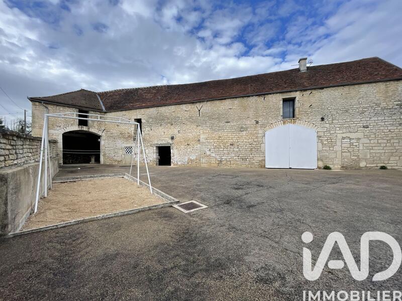 Maison - 267 m² - 8 pièces