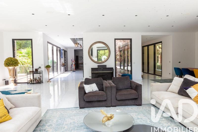 Maison de maîtres - 695 m² - 16 pièces