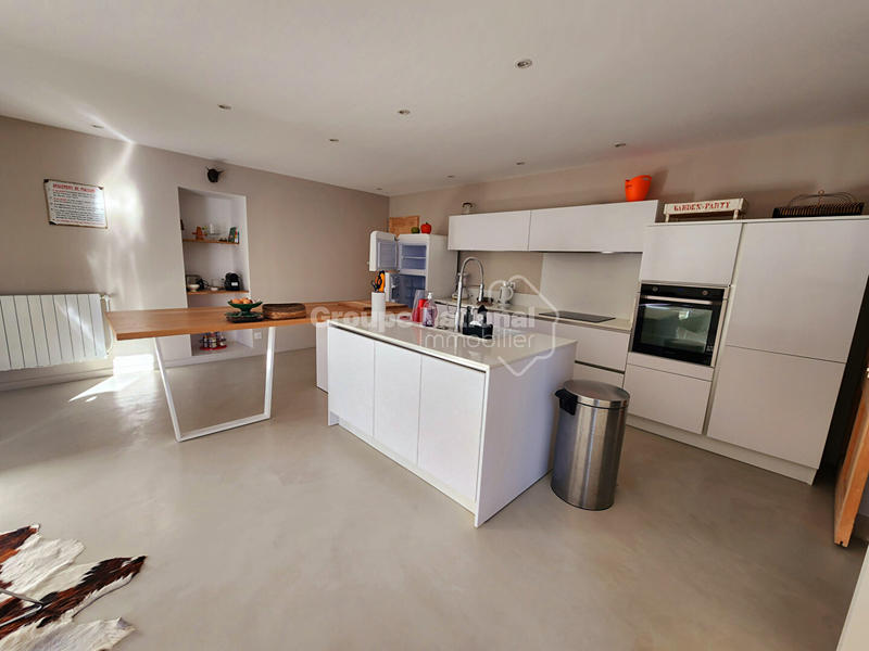 Maison - 300 m² - 7 pièces