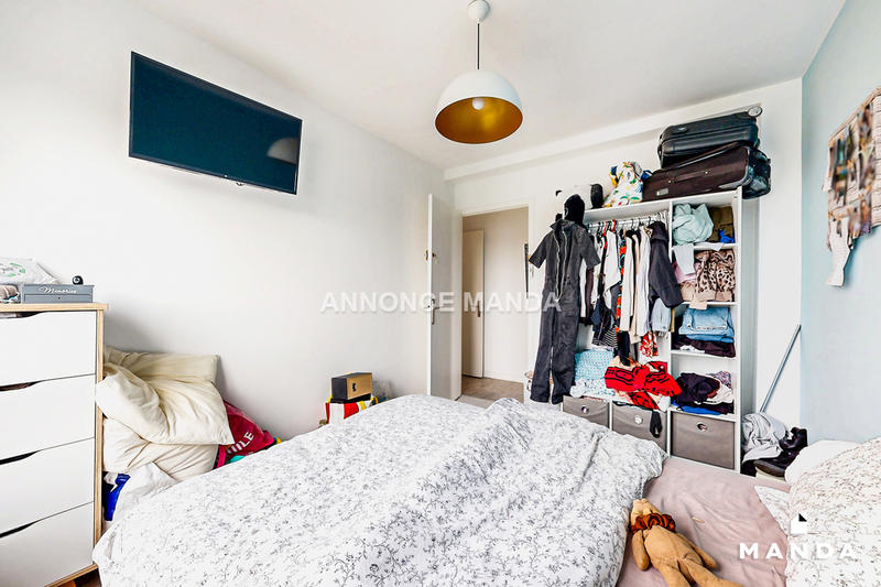 Chambre - 9 m² - 5 pièces