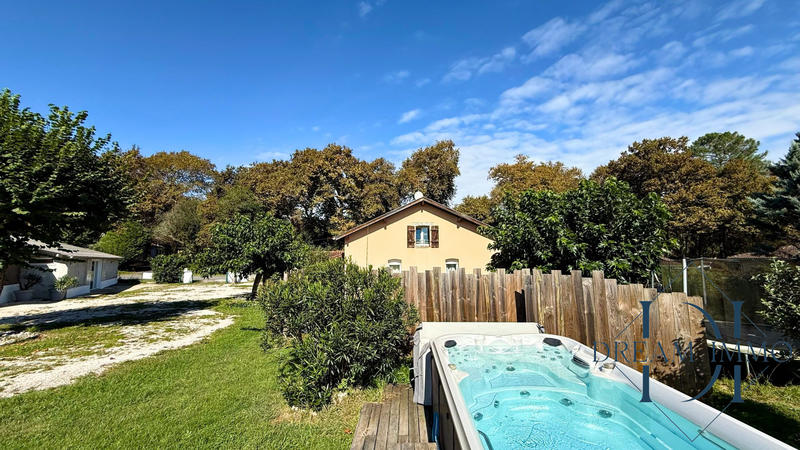 Maison - 271 m² - 9 pièces