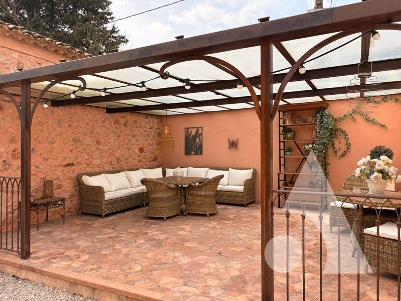 Maison - 250 m² - 7 pièces