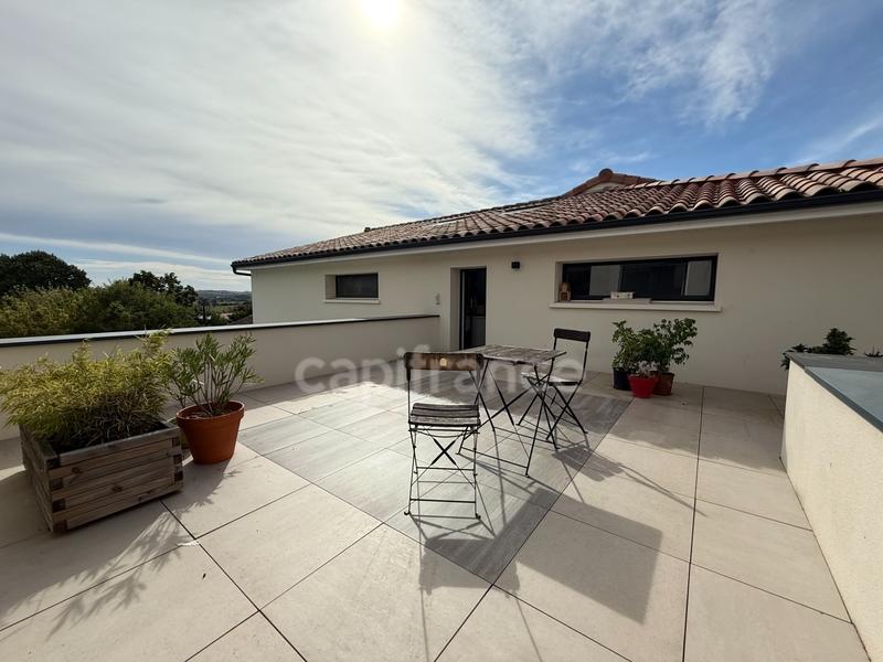 Maison - 204 m² - 7 pièces