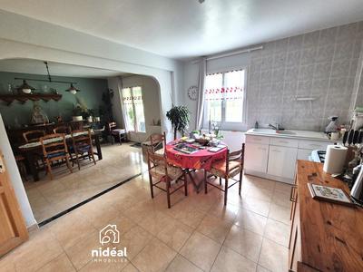 Maison - 228 m² - 9 pièces