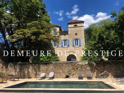 Maison - 600 m² - 12 pièces