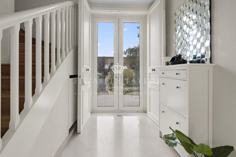 Maison - 298 m² - 10 pièces