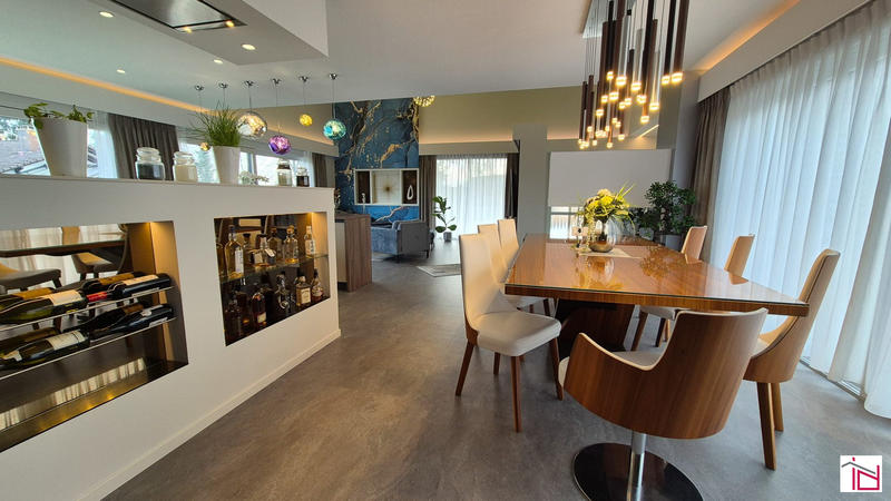 Villa - 277 m² - 9 pièces