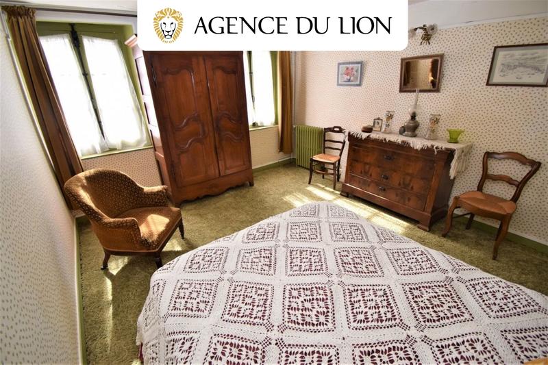 Maison - 219 m² - 7 pièces