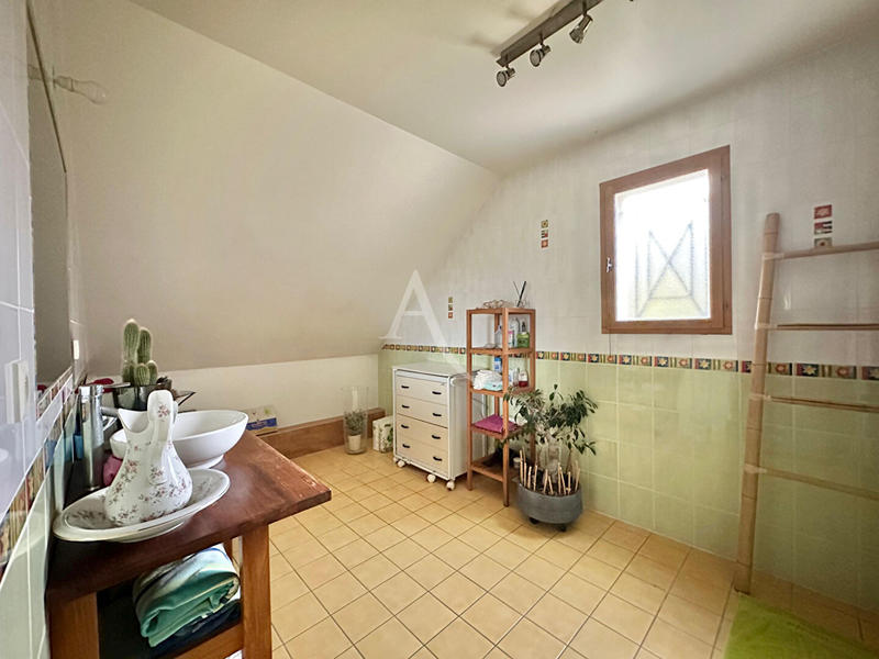 Maison - 205 m² - 5 pièces