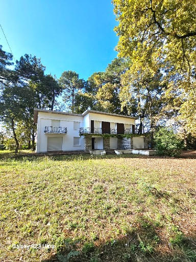 Maison - 220 m² - 10 pièces