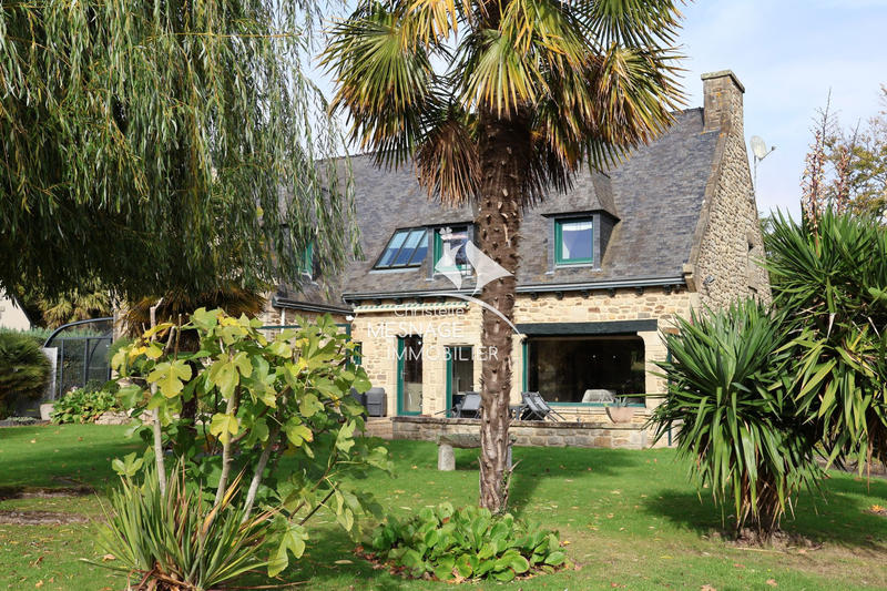 Maison - 211 m² - 8 pièces