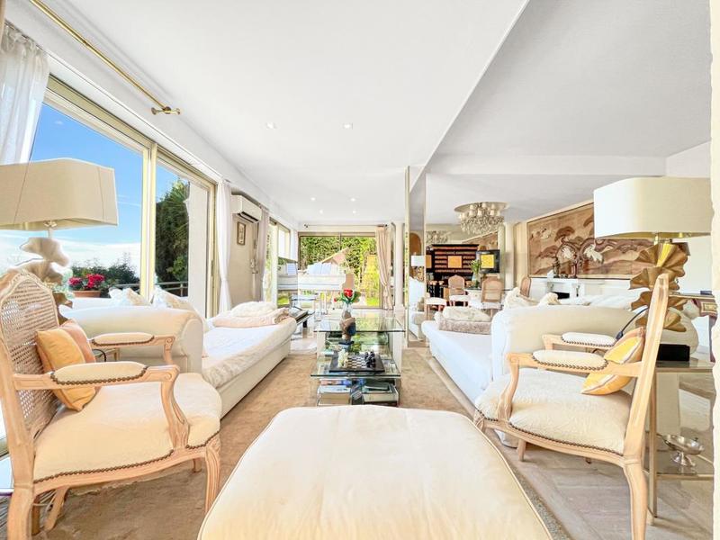 Villa - 272 m² - 6 pièces