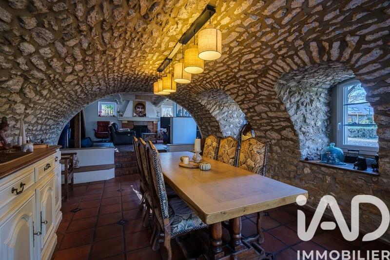 Maison - 215 m² - 8 pièces