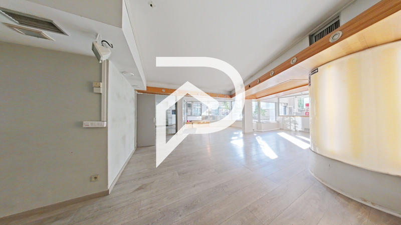 Local commercial - 303 m²