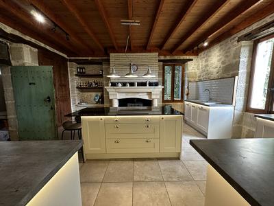 Maison traditionnelle - 200 m² - 6 pièces