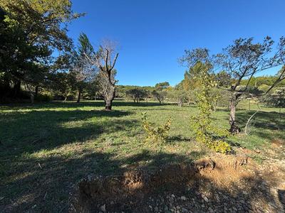 Terrain constructible - 1 622 m²