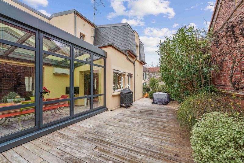 Maison - 296 m² - 5 pièces