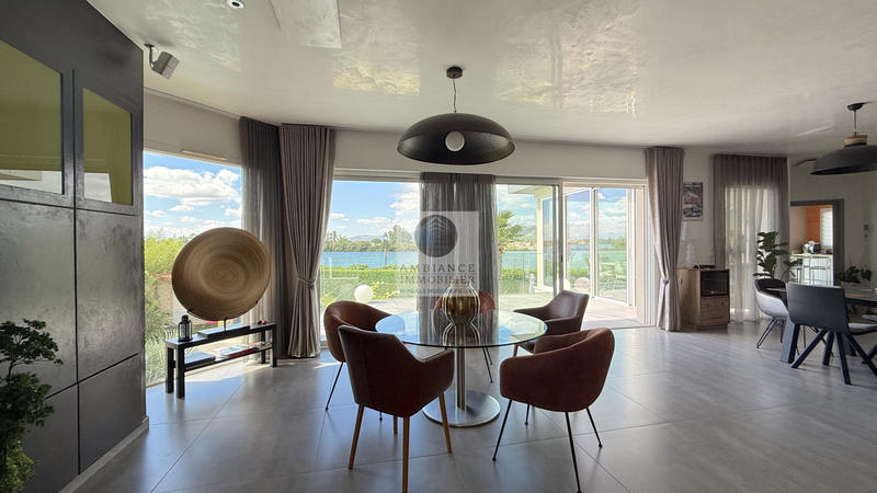 Maison - 257 m² - 7 pièces