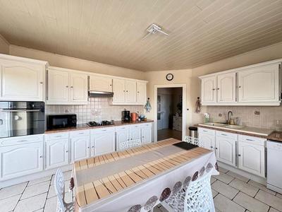 Maison - 233 m² - 8 pièces