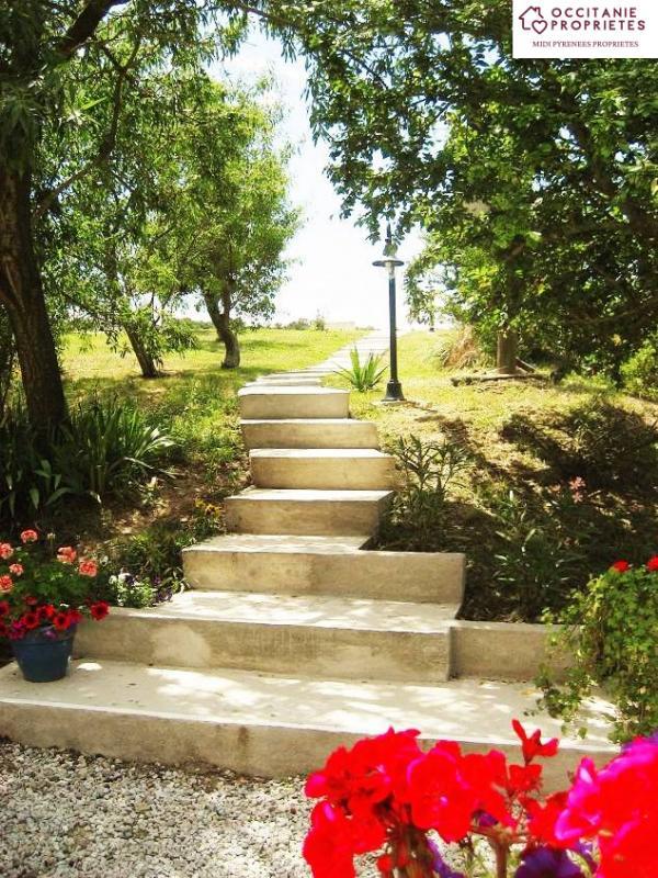 Propriété - 575 m² - 30 pièces