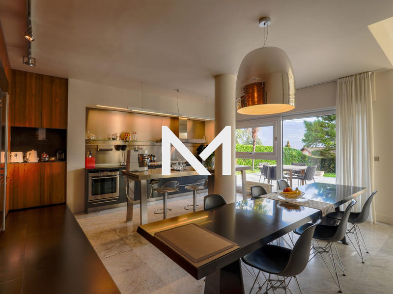 Villa - 212 m² - 6 pièces