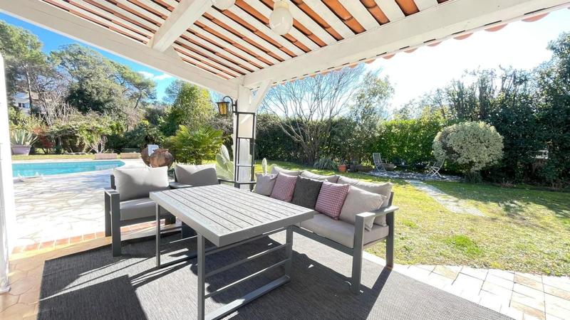 Maison - 224 m² - 8 pièces