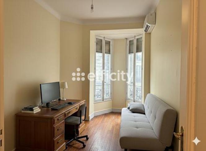 Appartement bourgeois - 78 m² - 2 pièces