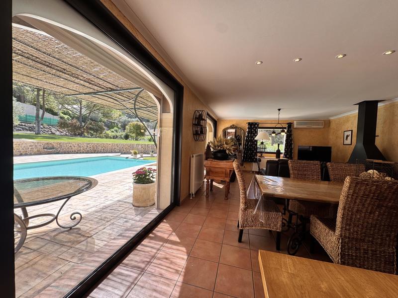 Villa - 294 m² - 7 pièces