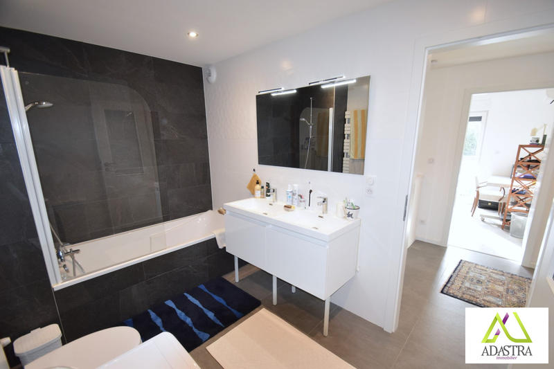 Appartement - 102 m² - 5 pièces