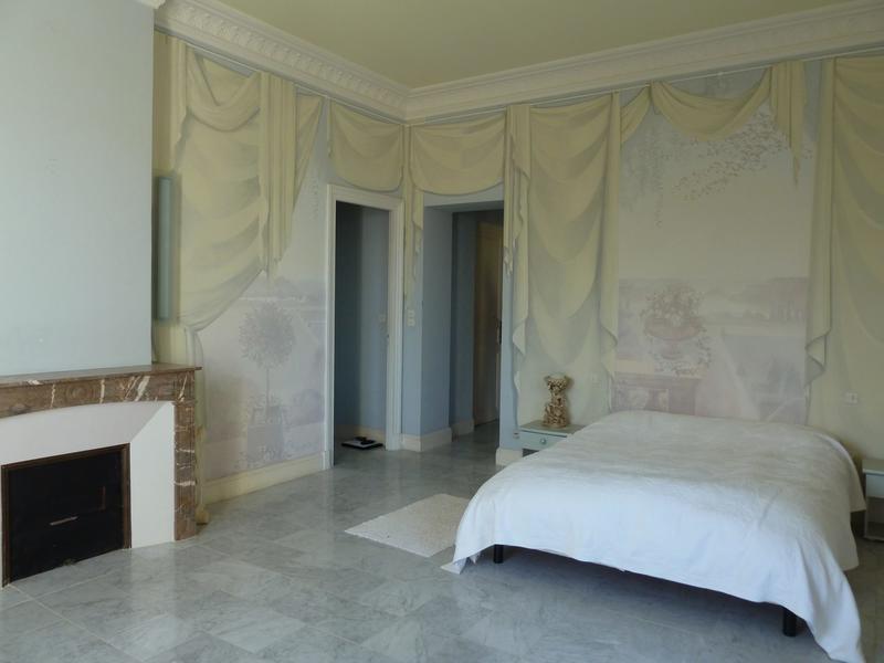 Maison - 760 m² - 13 pièces