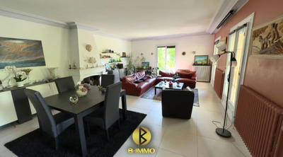 Maison - 210 m² - 7 pièces