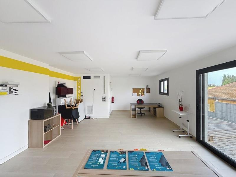 Bureau - 83 m² - 2 pièces