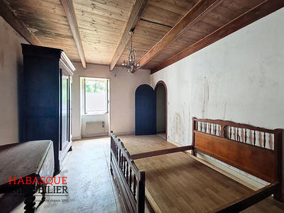 Maison - 281 m² - 9 pièces