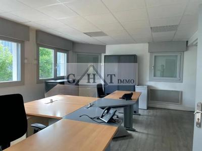 Entrepôt - 3 900 m²