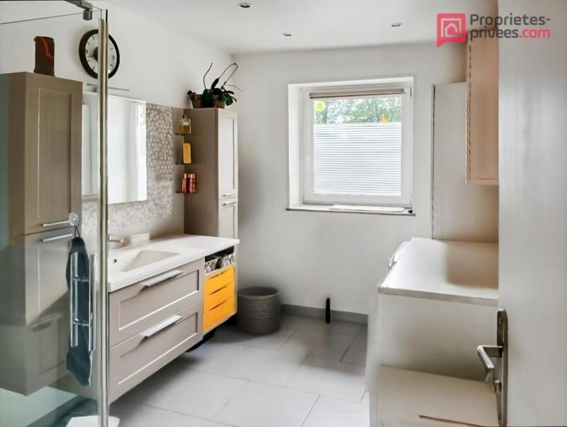 Maison - 151 m² - 9 pièces